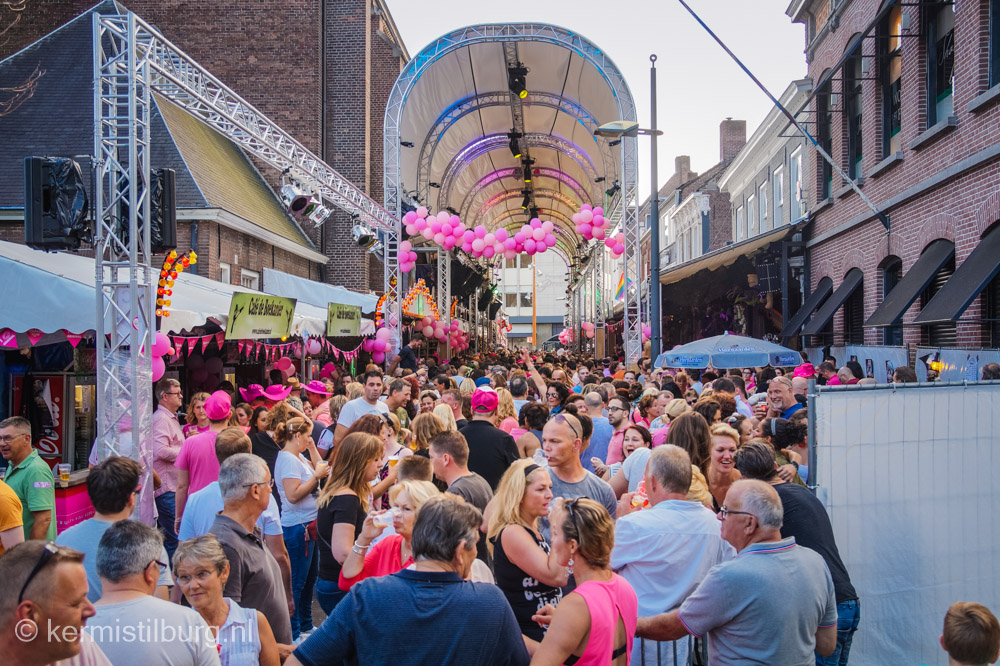 Stadhuisttraat tijdens een Roze maandag